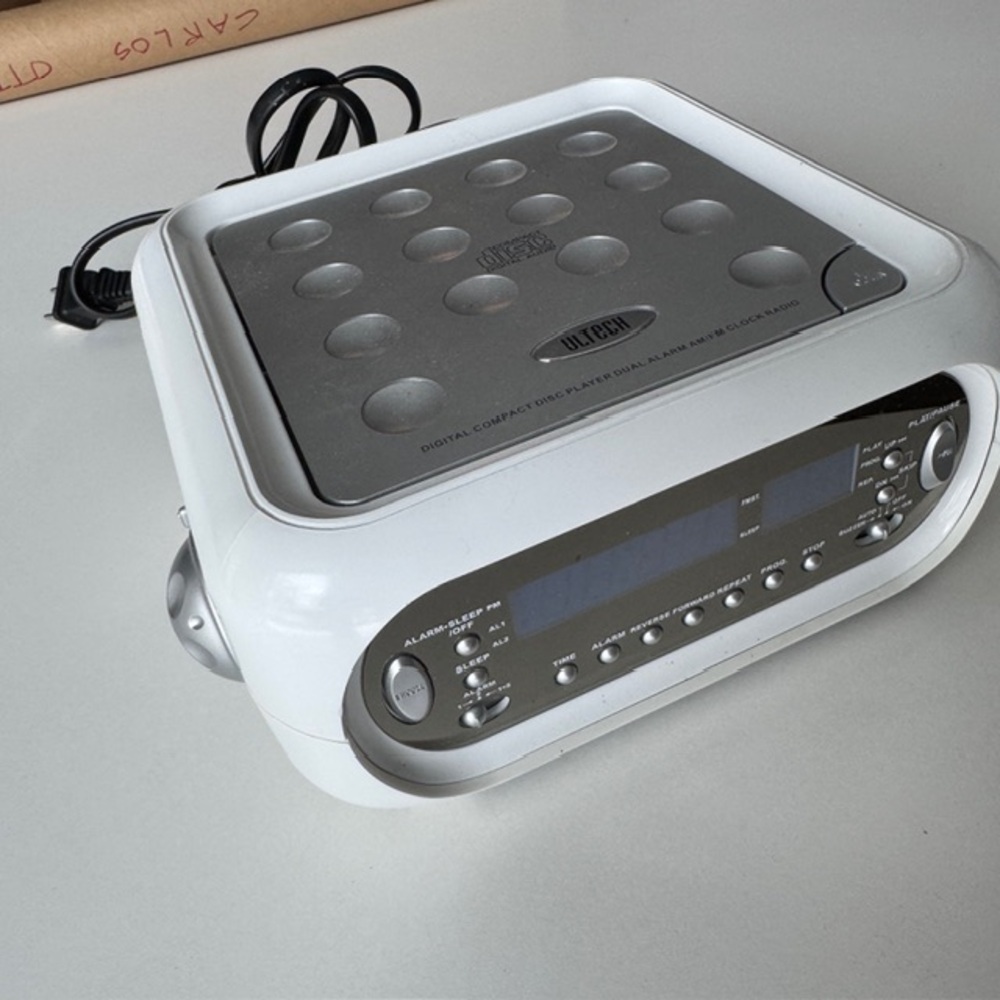 Ultech Silver and White Portable CD Player with AM/FM Radio